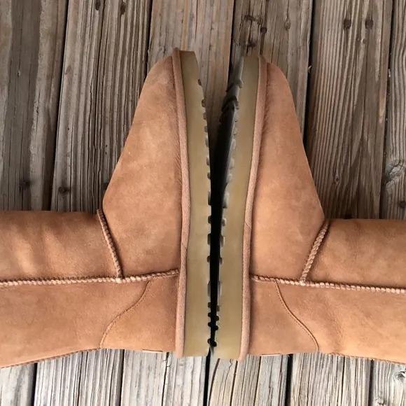 Ugg Short Beige Boots Chestnut Classic Size 9 (Fits like an 8 or 8.5)