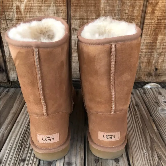 Ugg Short Beige Boots Chestnut Classic Size 9 (Fits like an 8 or 8.5)