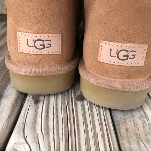 Ugg Short Beige Boots Chestnut Classic Size 9 (Fits like an 8 or 8.5)