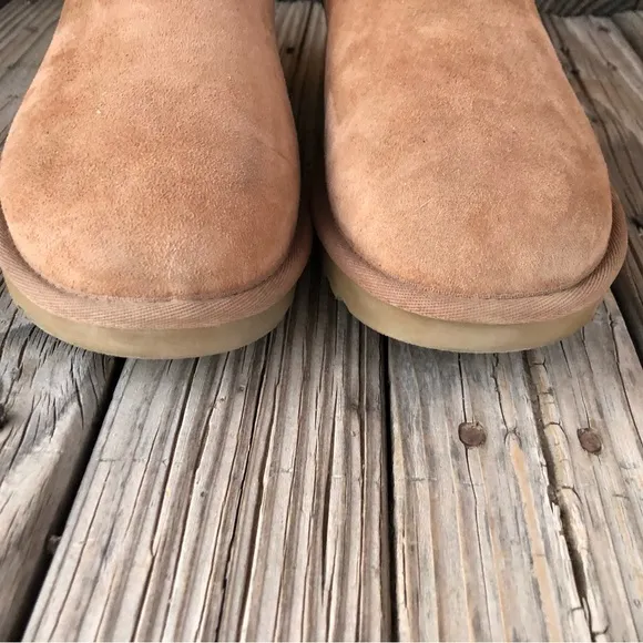 Ugg Short Beige Boots Chestnut Classic Size 9 (Fits like an 8 or 8.5)