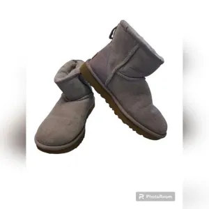 UGG Short Boots II - Lavender Size 6 only worn once