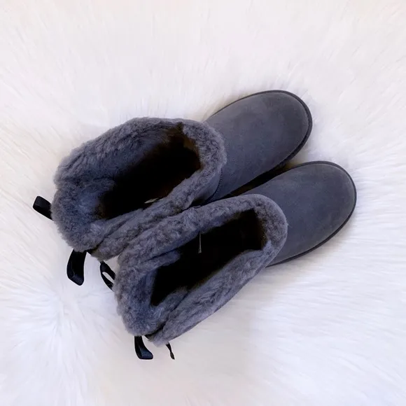 UGG Short Continuity Bow Boots In Charcoal