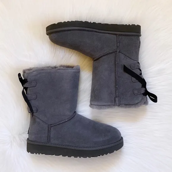UGG Short Continuity Bow Boots In Charcoal