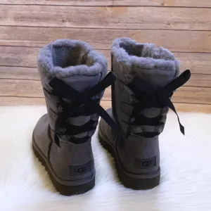 UGG Short Continuity Bow Boots In Charcoal