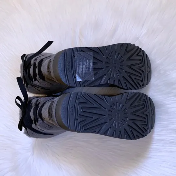 UGG Short Continuity Bow Boots In Charcoal