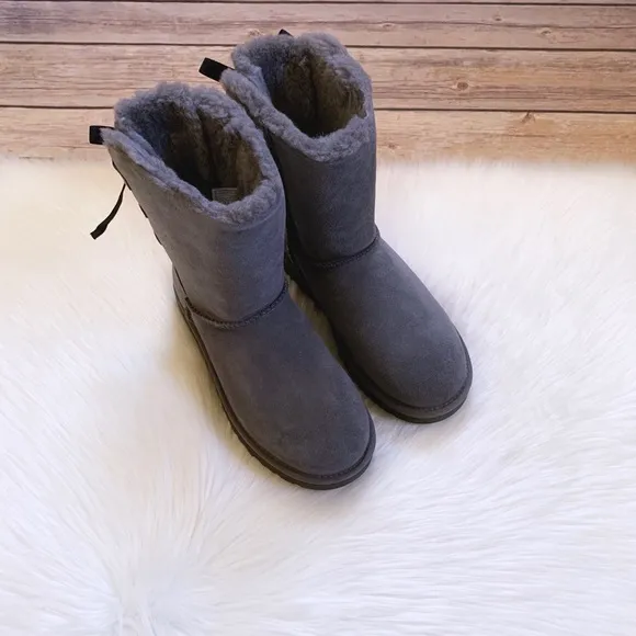UGG Short Continuity Bow Boots In Charcoal