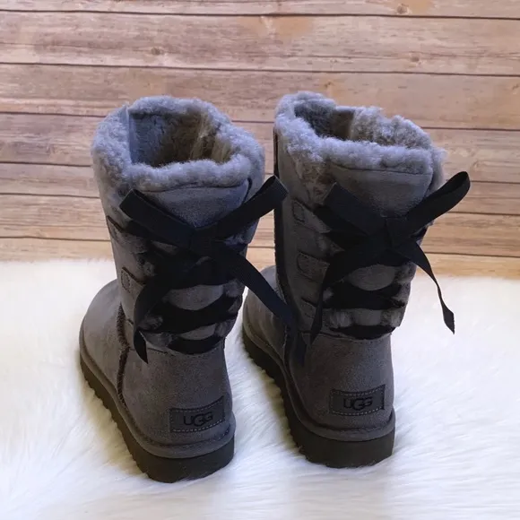 UGG Short Continuity Bow Boots In Charcoal