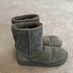UGG Short Gray Autnetic Soft Boots US11