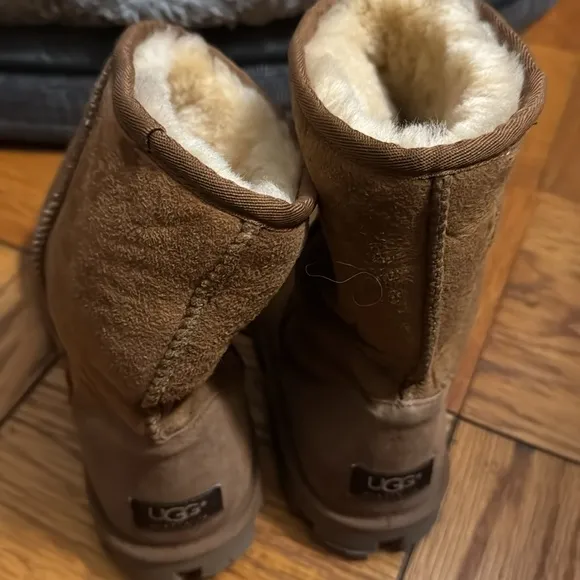 Ugg Short Women’s Boots Size 7