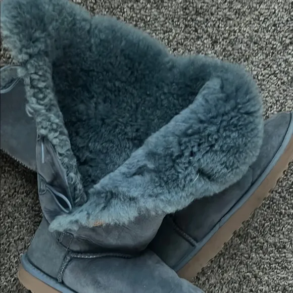 Ugg size 8 Women's light Blue Shearling Boots