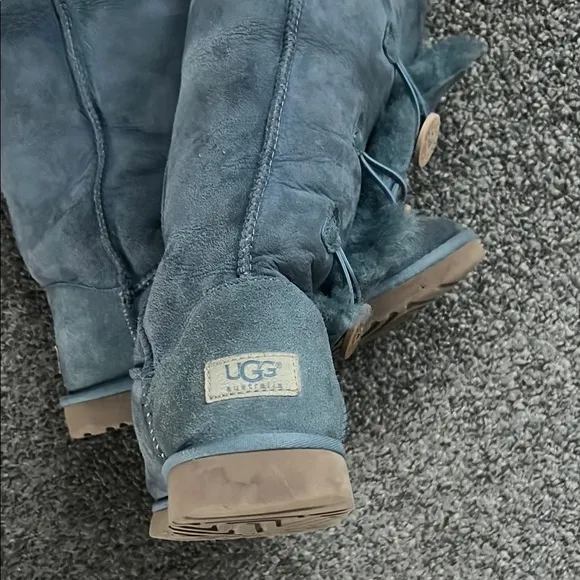 Ugg size 8 Women's light Blue Shearling Boots