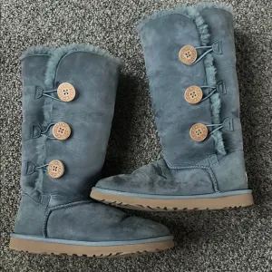 Ugg size 8 Women's light Blue Shearling Boots
