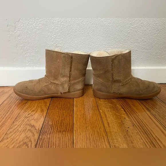 UGG Toddler Classic Camel Boots Size 10