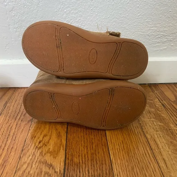 UGG Toddler Classic Camel Boots Size 10