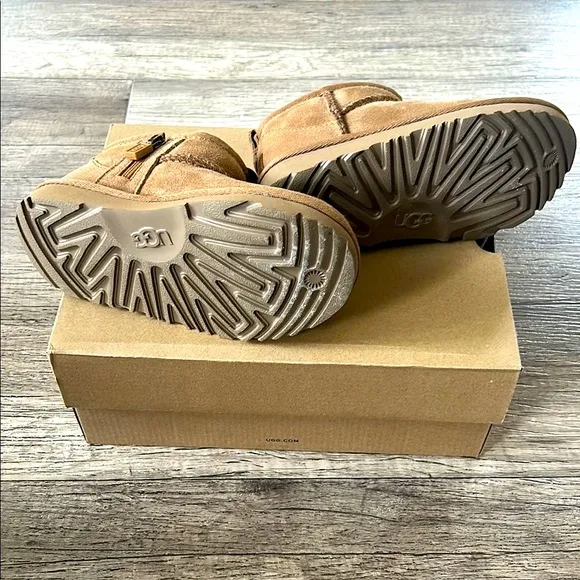 UGG Ultra Mini Kids Boots- chestnut