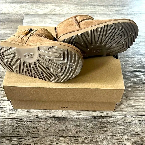 UGG Ultra Mini Kids Boots- chestnut