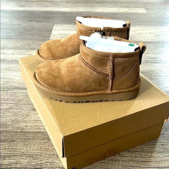 UGG Ultra Mini Kids Boots- chestnut