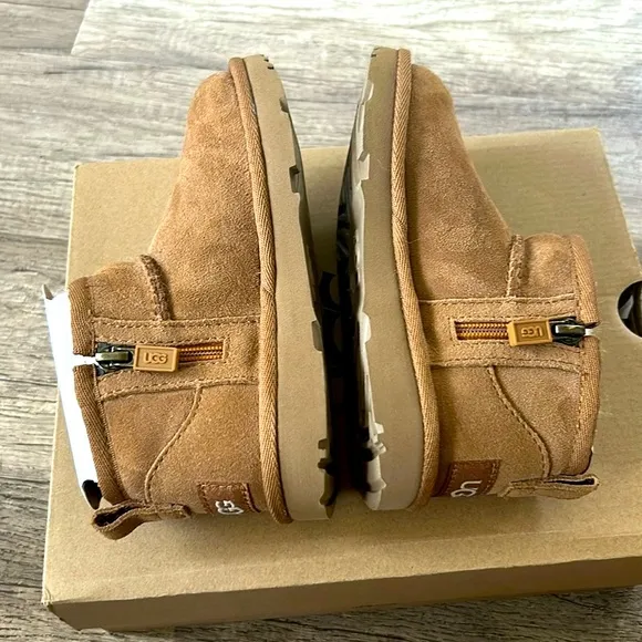 UGG Ultra Mini Kids Boots- chestnut