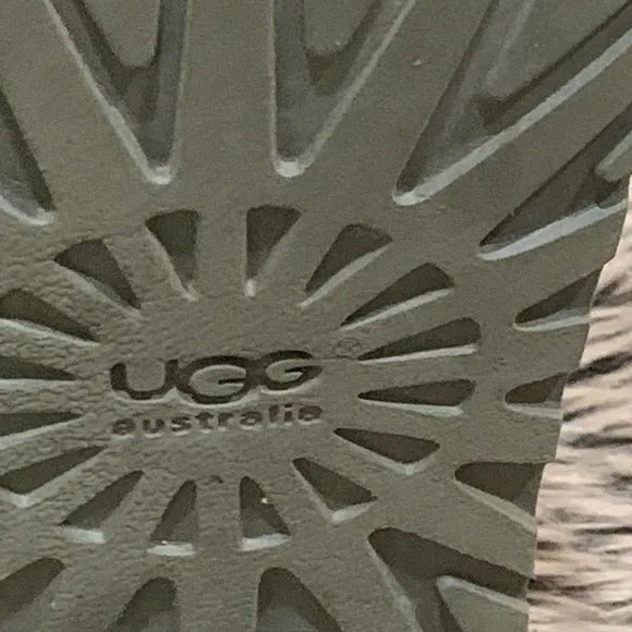 UGG WOMEN'S BAILEY BUTTON TRIPLET BOOTS Gray 1873 Size 6