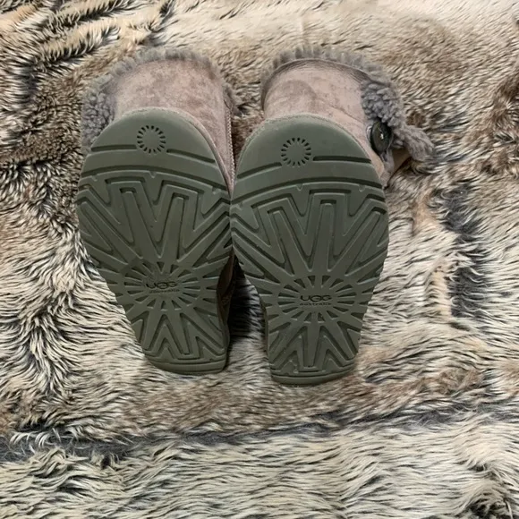 UGG WOMEN'S BAILEY BUTTON TRIPLET BOOTS Gray 1873 Size 6