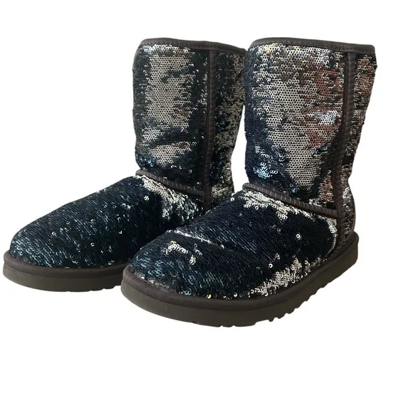 Ugg Women’s Boots 1002978 Midnight Blue Silver Sequin Classic Short Boots Sz 7