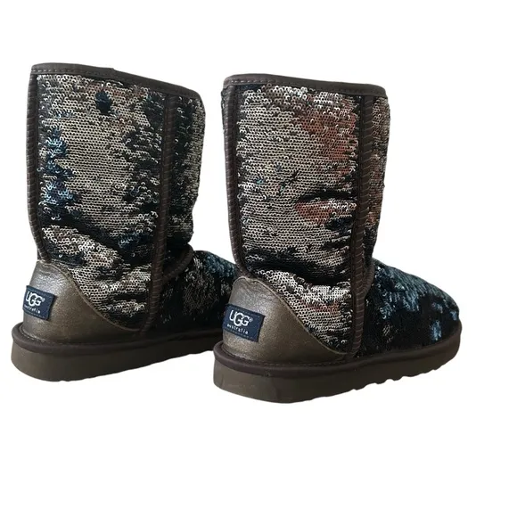 Ugg Women’s Boots 1002978 Midnight Blue Silver Sequin Classic Short Boots Sz 7