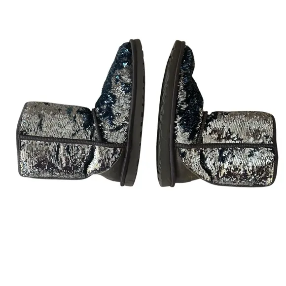 Ugg Women’s Boots 1002978 Midnight Blue Silver Sequin Classic Short Boots Sz 7