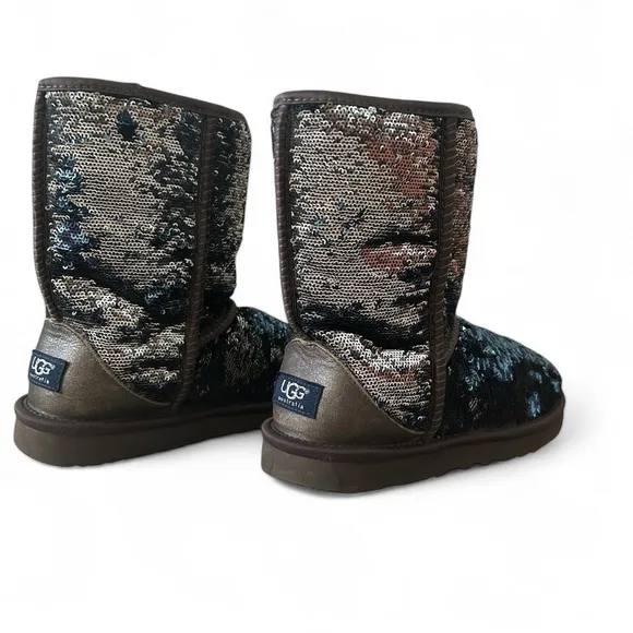 Ugg Women’s Boots 1002978 Midnight Blue Silver Sequin Classic Short Boots Sz 7