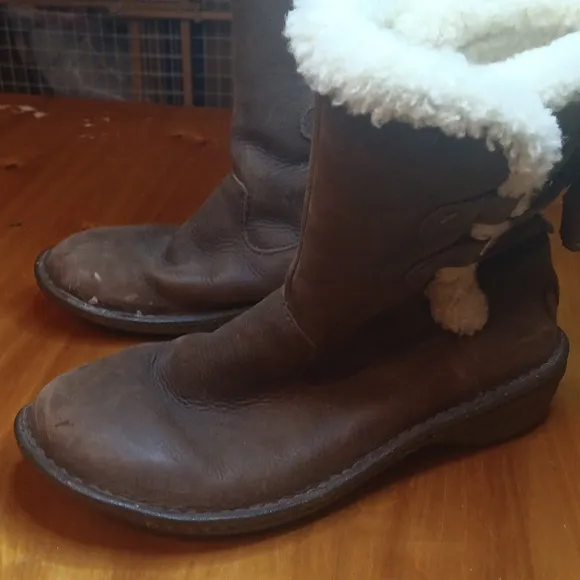 UGG Women's Brown Shearling-Lined Boots Size 6
