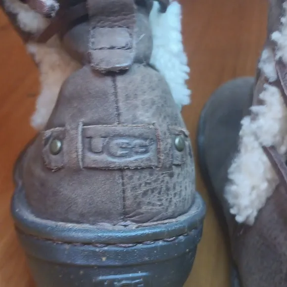 UGG Women's Brown Shearling-Lined Boots Size 6