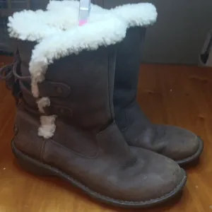 UGG Women's Brown Shearling-Lined Boots Size 6