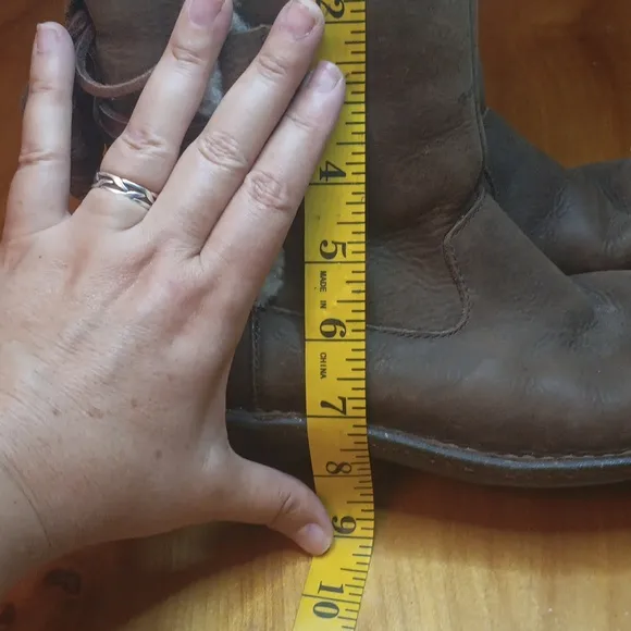 UGG Women's Brown Shearling-Lined Boots Size 6