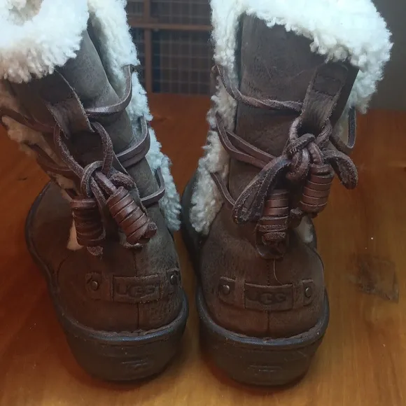 UGG Women's Brown Shearling-Lined Boots Size 6
