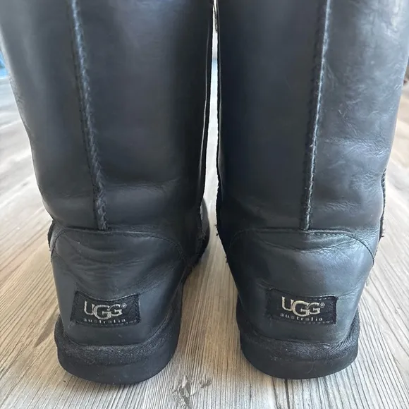 UGG Womens Classic Short 1005093 Pull On Leather Black Boots Size US 8
