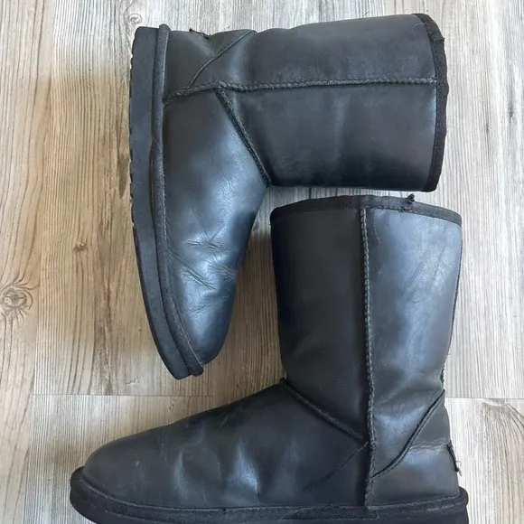 UGG Womens Classic Short 1005093 Pull On Leather Black Boots Size US 8