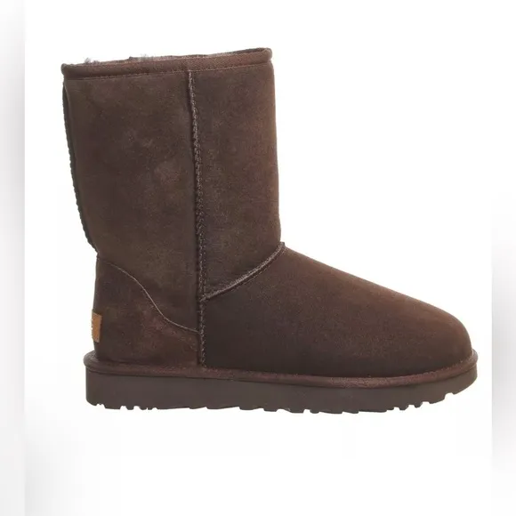 UGG Women’s Classic Short II Chocolate Suede Boots Size 4