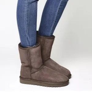 UGG Women’s Classic Short II Chocolate Suede Boots Size 4