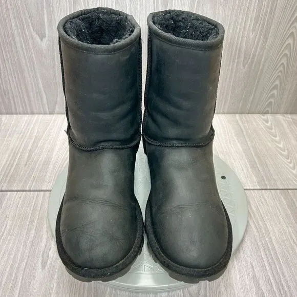 UGG Womens Essential Short Black Sheepskin Leather Wool Lined Winter Boots Sz 10
