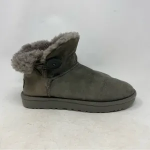 UGG Women’s Gray Suede Bailey Button II Shearling Lined Short Boots Size 9