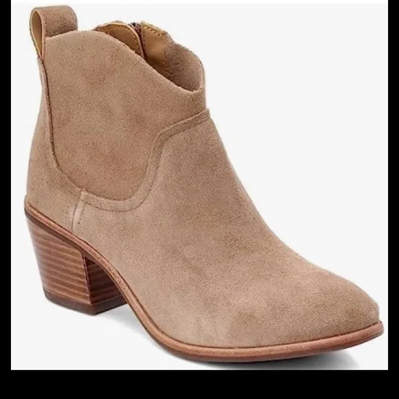 UGG Women's Kingsburg Boots NEW size 8