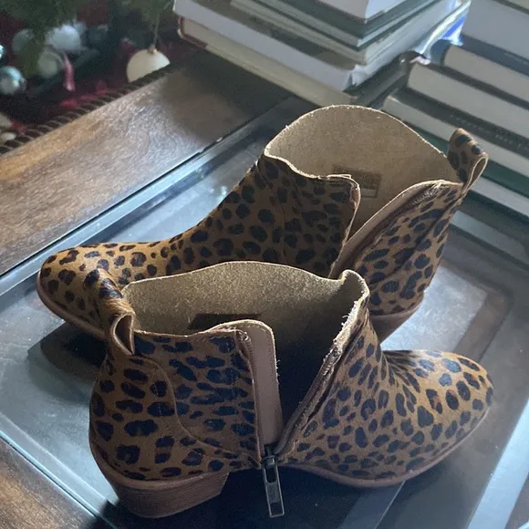 UGG Women's Kingsburg Leopard Boots