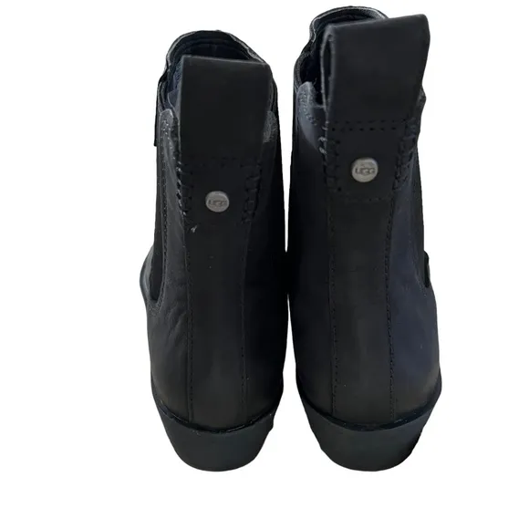Ugg Women's Shoes Emmeth Chelsea Black Boot Size 8