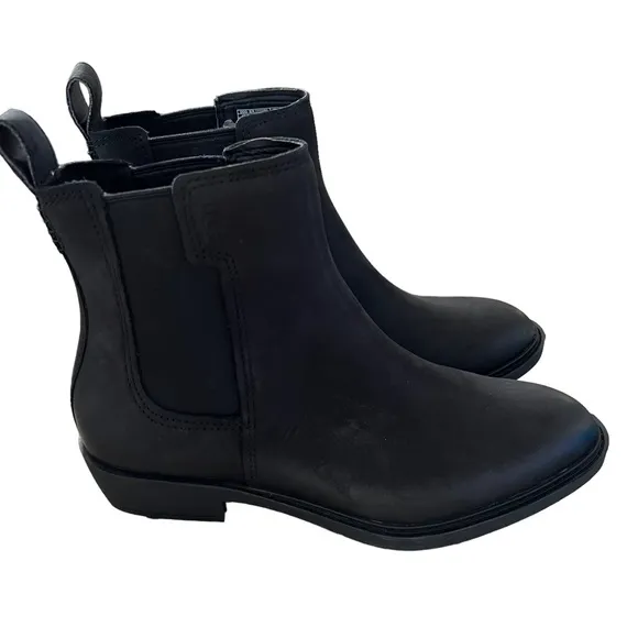 Ugg Women's Shoes Emmeth Chelsea Black Boot Size 8