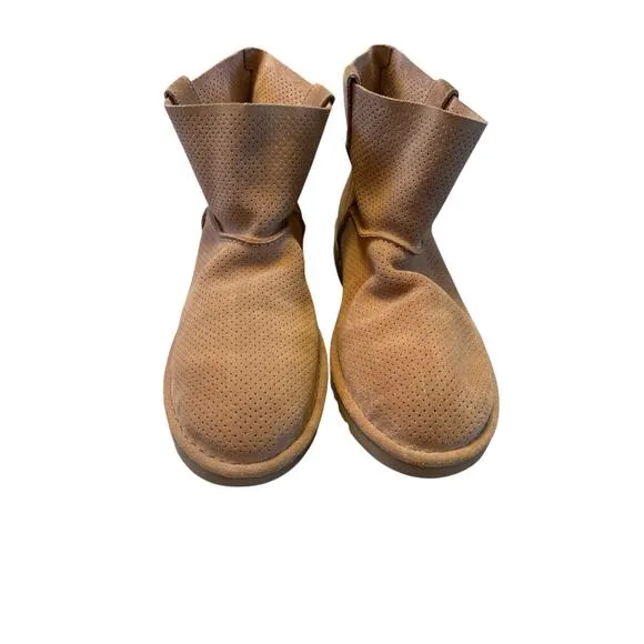 UGG Womens Tan Classic Unlined Mini Perforated Tawny Short Suede Boots sz 10