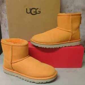 UGG Classic Mini II Short Suede Sheepskin Boots in California Poppy. Size 8