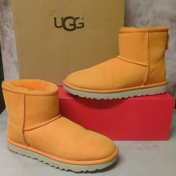 UGG Classic Mini II Short Suede Sheepskin Boots in California Poppy. Size 8