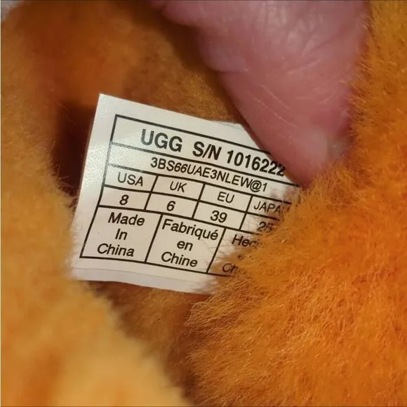 UGG Classic Mini II Short Suede Sheepskin Boots in California Poppy. Size 8