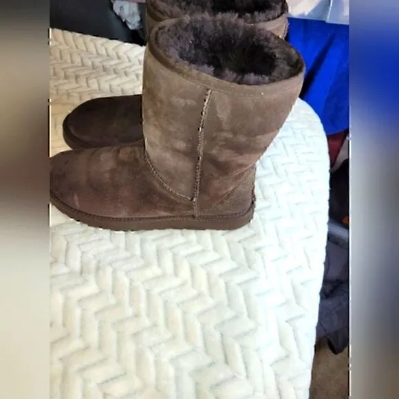 Ugg Classic Short II Boot in Brown, sz 10 .