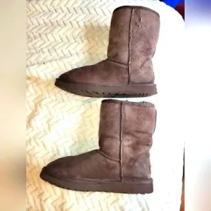 Ugg Classic Short II Boot in Brown, sz 10 .