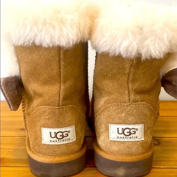 Uggs Girls Daelyn Brown Suede Boots with Fur Lining and Bow